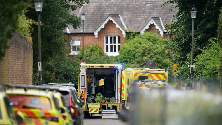 Photo of foto | O mașină a intrat în clădirea unei școli din Londra: Mai mulți copii au fost răniți